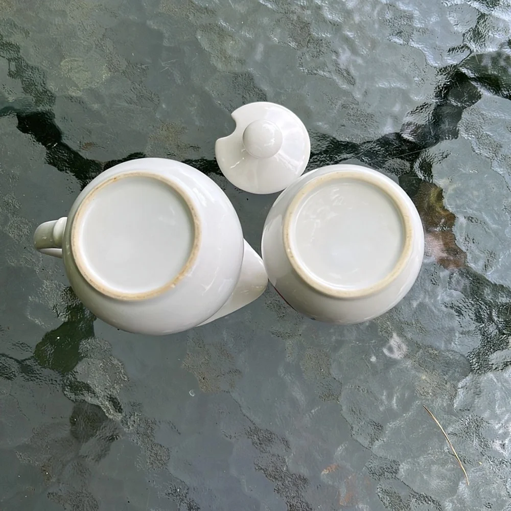 N/A white ceramic